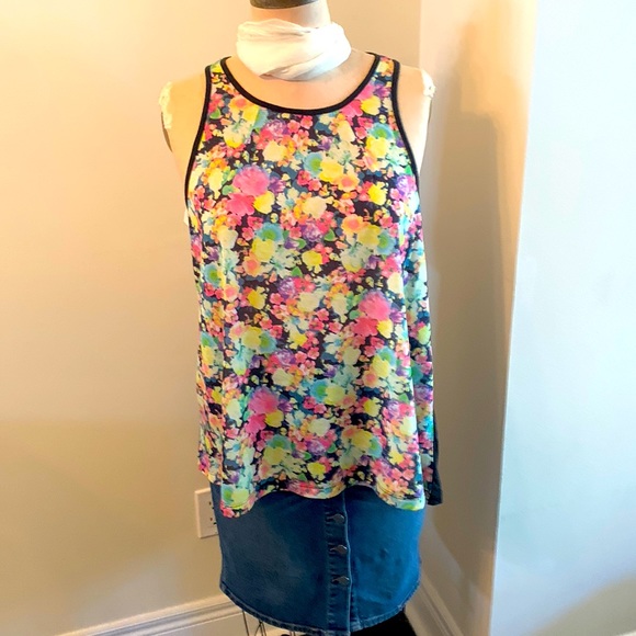 3 for $20 bundle H&M floral front razor zippered black back t shirt. - Picture 2 of 6